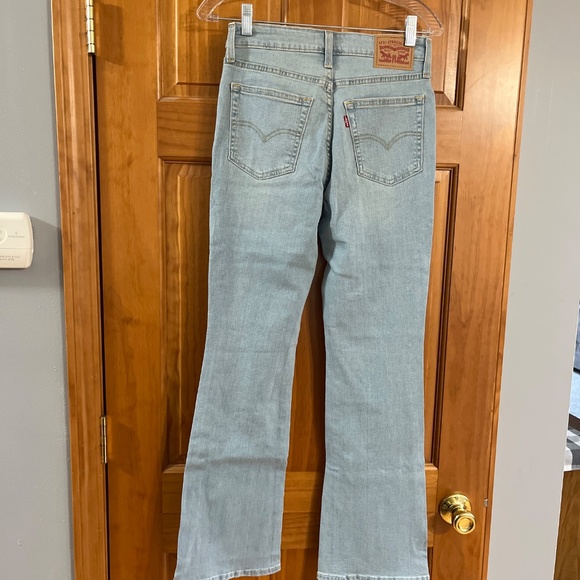 Lev’s 725 High rise bootcut light wash - Picture 7 of 16